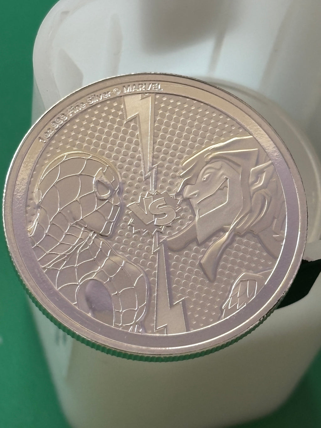 1oz .999 Silver Coin Spider-Man v Green Goblin