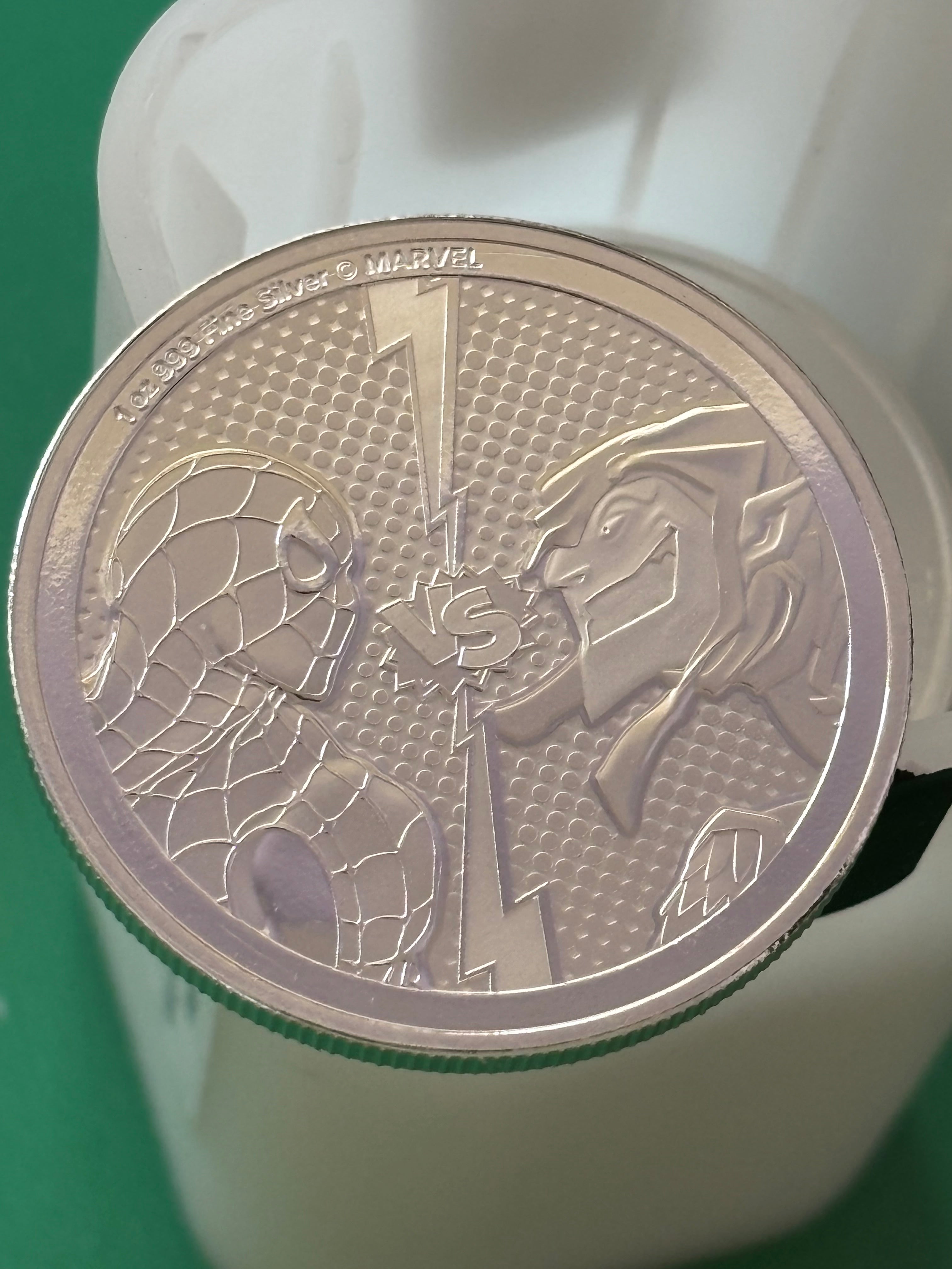 1oz .999 Silver Coin Spider-Man v Green Goblin